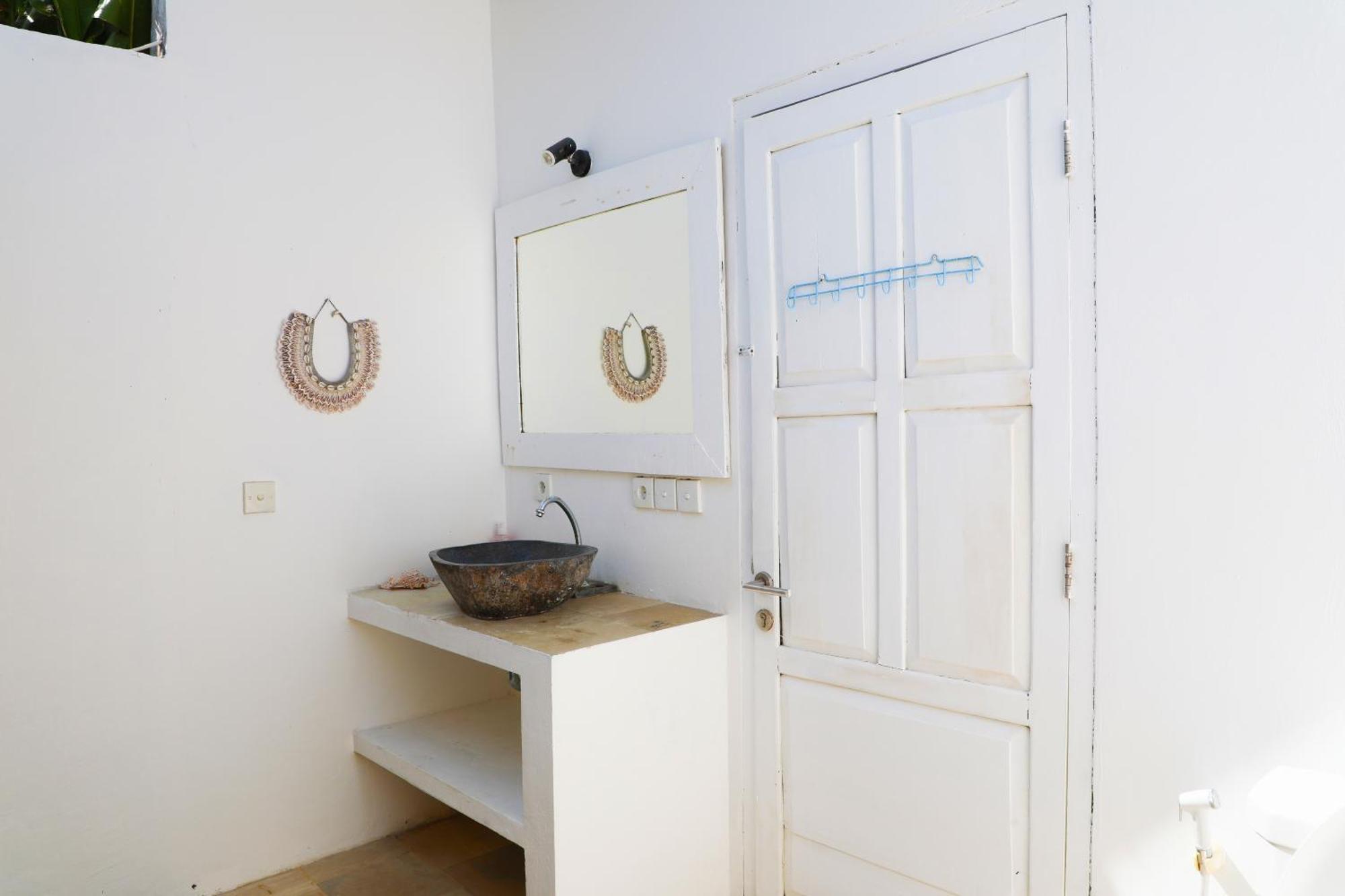 Bingin Bienvenue Guest House أُلُواتو المظهر الخارجي الصورة